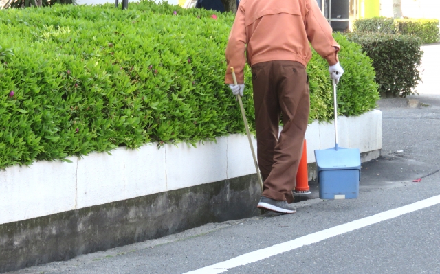 マンション管理人はきつい？高齢者向け警備員、管理人、清掃員の仕事を徹底比較